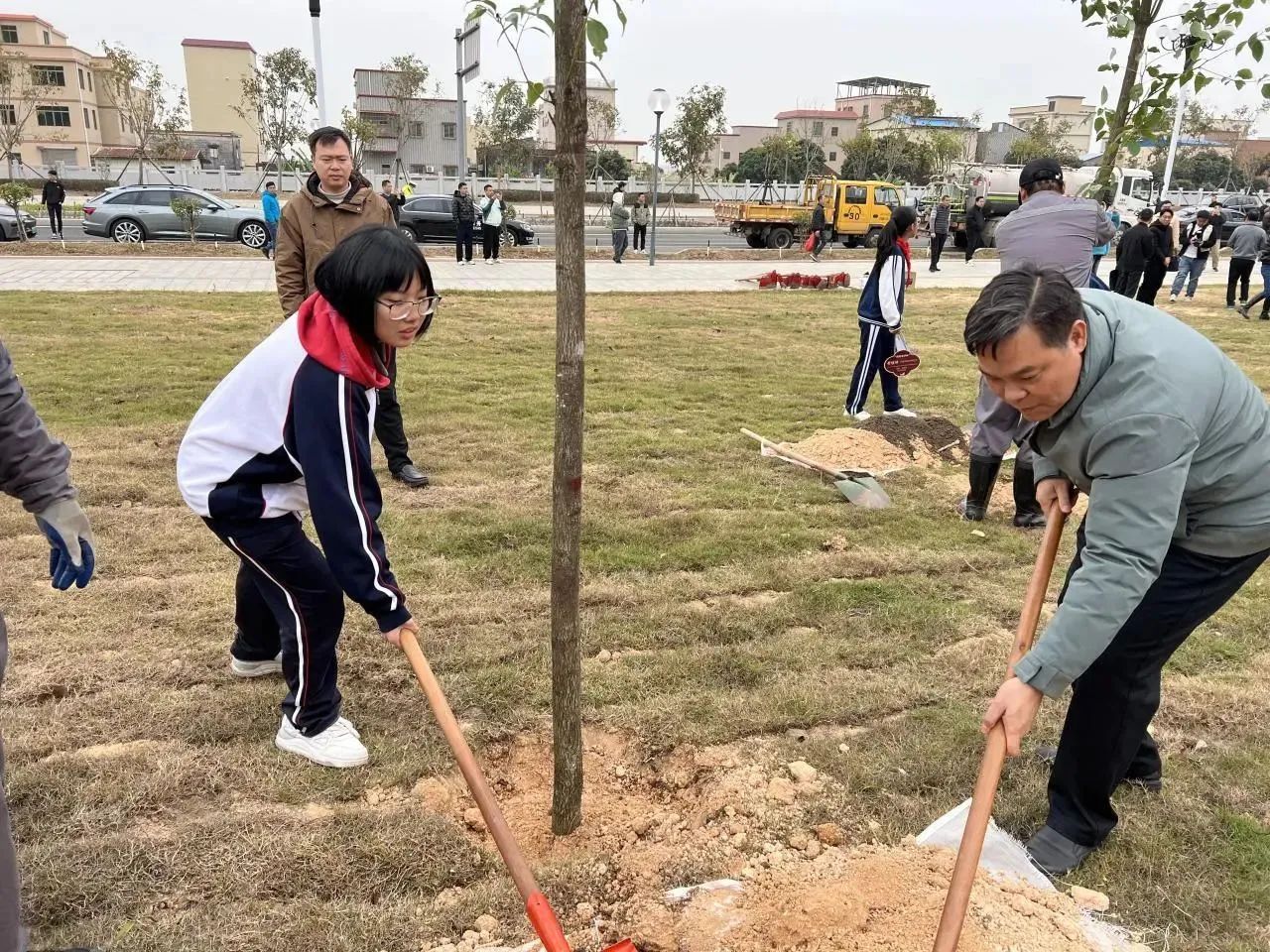 培养生态意识，传承绿色文化‖珠海新盈学校植树活动