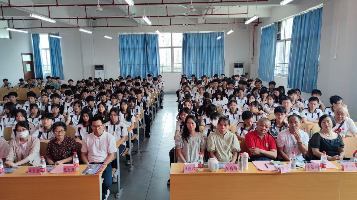 新盈学校高三毕业典礼圆满结束——高考不是学海的终点，而是梦想之旅的新起点