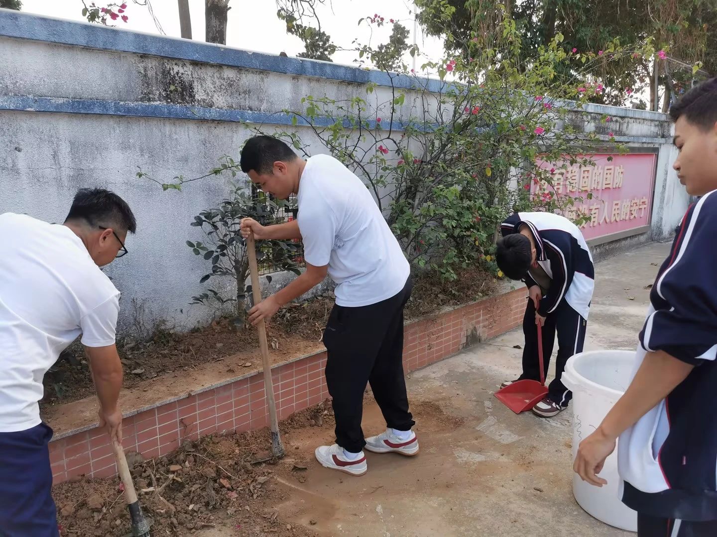 培养生态意识，传承绿色文化‖珠海新盈学校植树活动