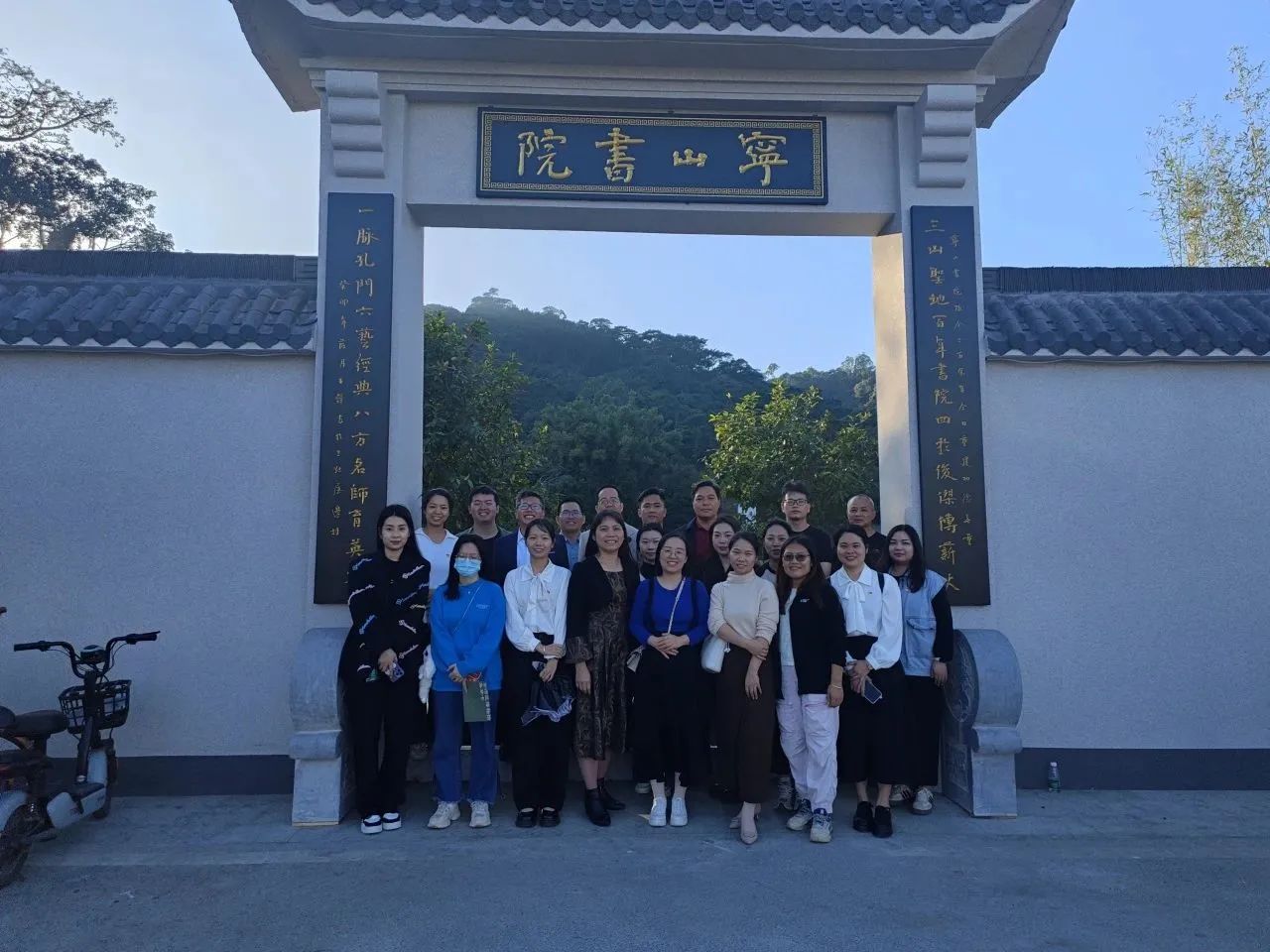 “学思想，强党性”——珠海新盈学校党支部开展主题党日活动