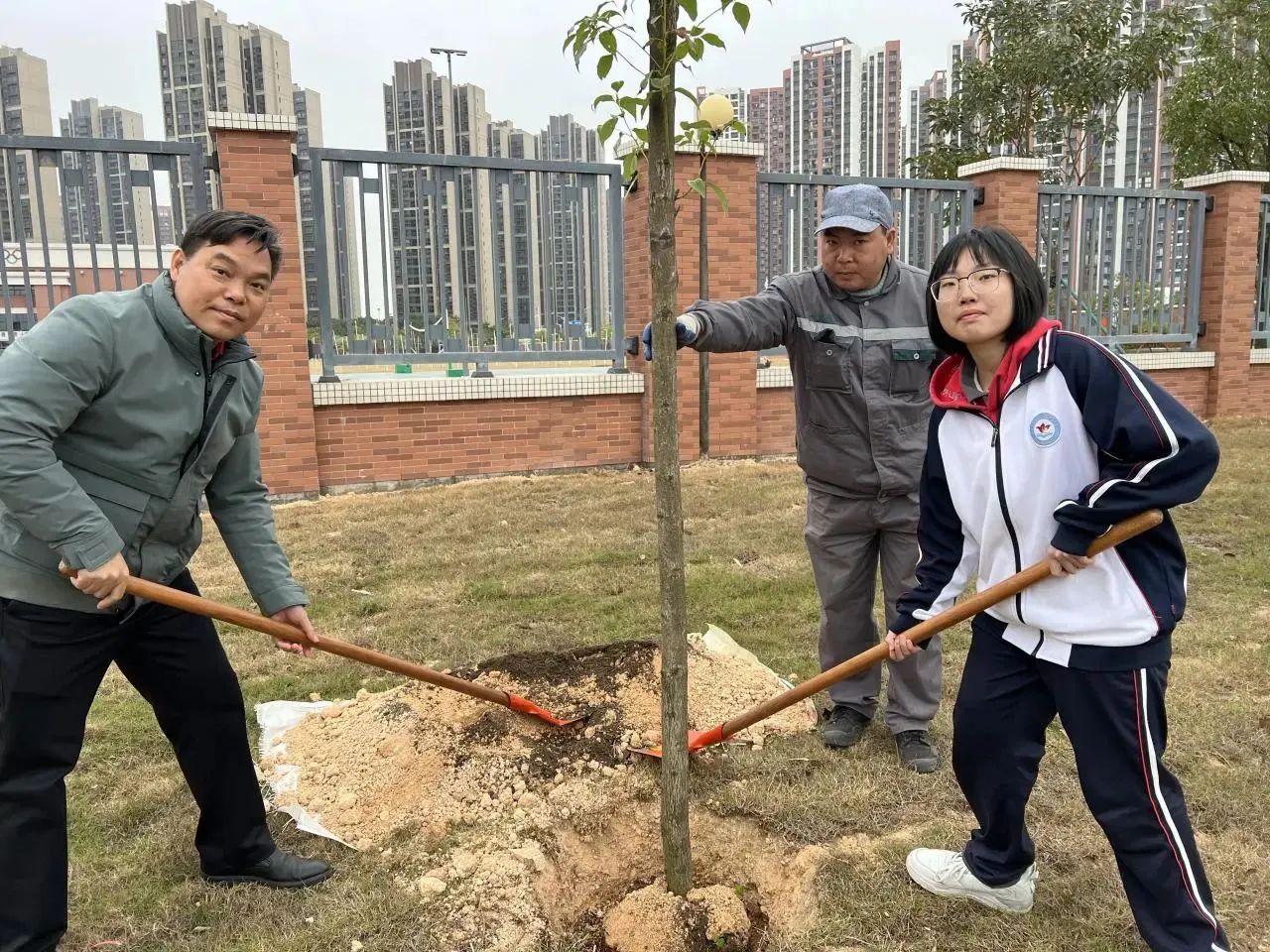 培养生态意识，传承绿色文化‖珠海新盈学校植树活动