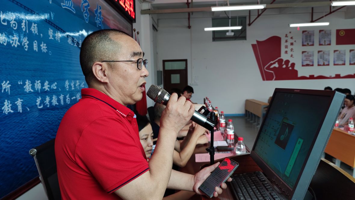 新盈学校高三毕业典礼圆满结束——高考不是学海的终点，而是梦想之旅的新起点