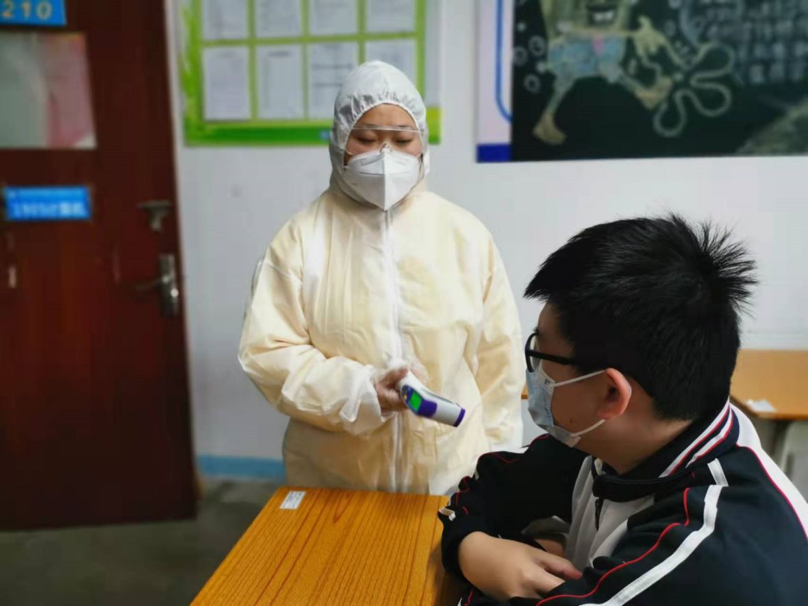 防疫不放松 演练筑防线｜新盈学校与遵医五院专家共同开展防控急应演练