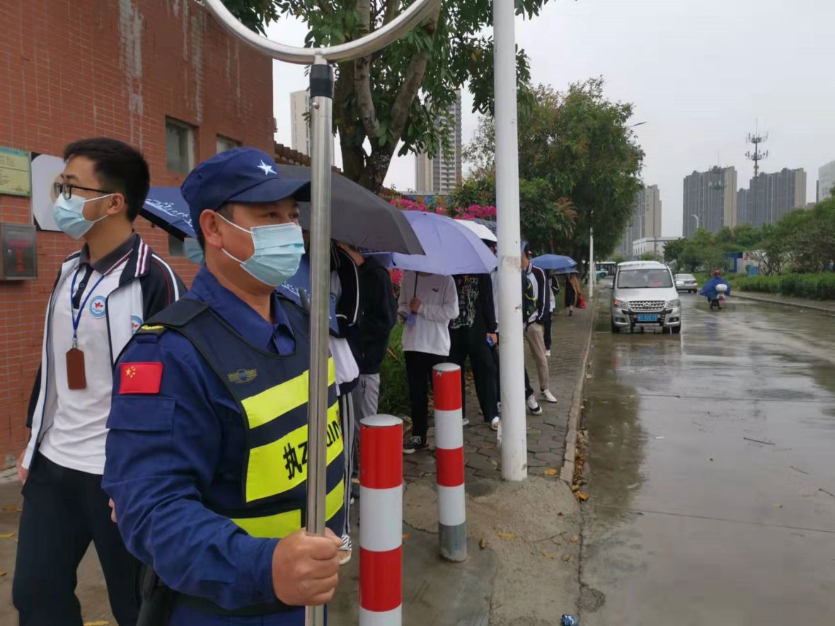 防疫不放松 演练筑防线｜新盈学校与遵医五院专家共同开展防控急应演练