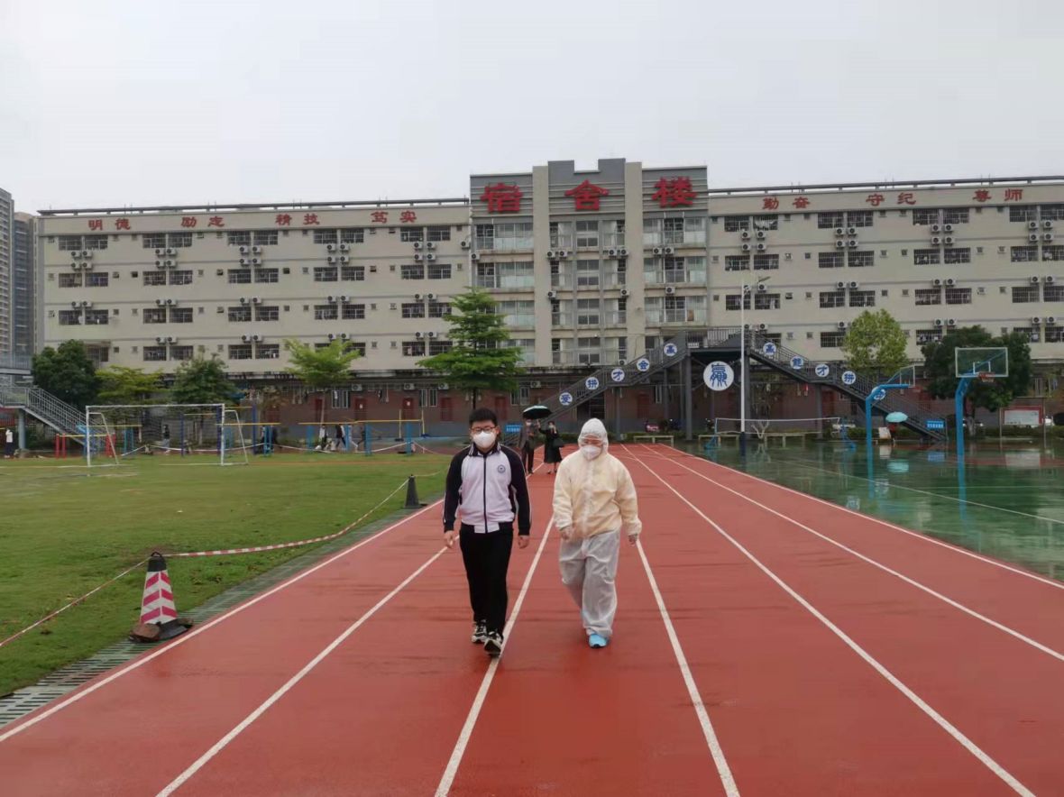 防疫不放松 演练筑防线｜新盈学校与遵医五院专家共同开展防控急应演练