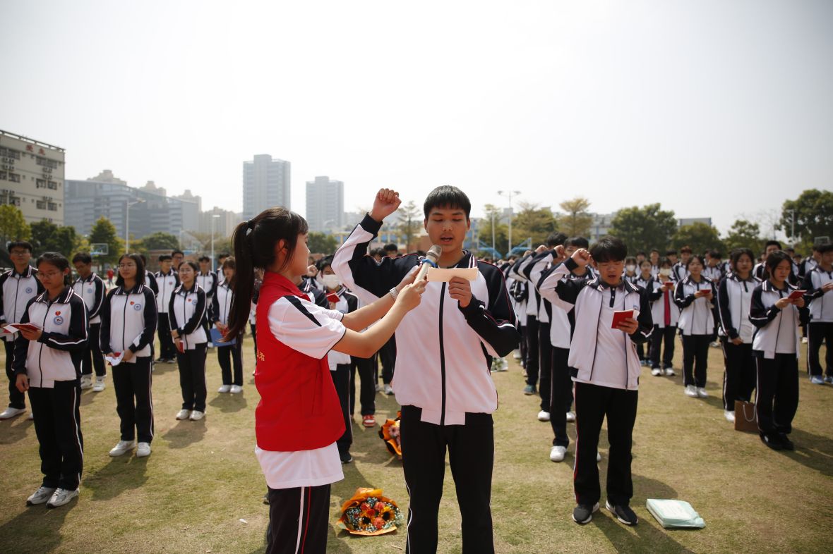 以青春的名义给梦想加油 | 新盈学校举行2022届成人礼暨高考百日冲刺誓师活动