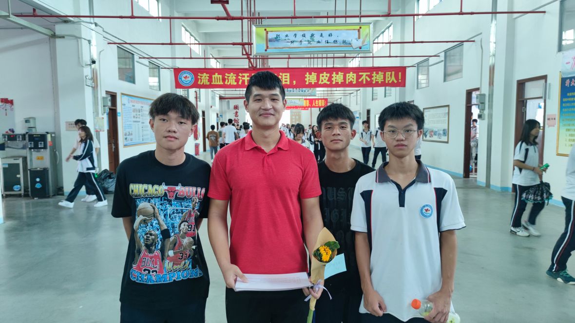 新盈学校高三毕业典礼圆满结束——高考不是学海的终点，而是梦想之旅的新起点