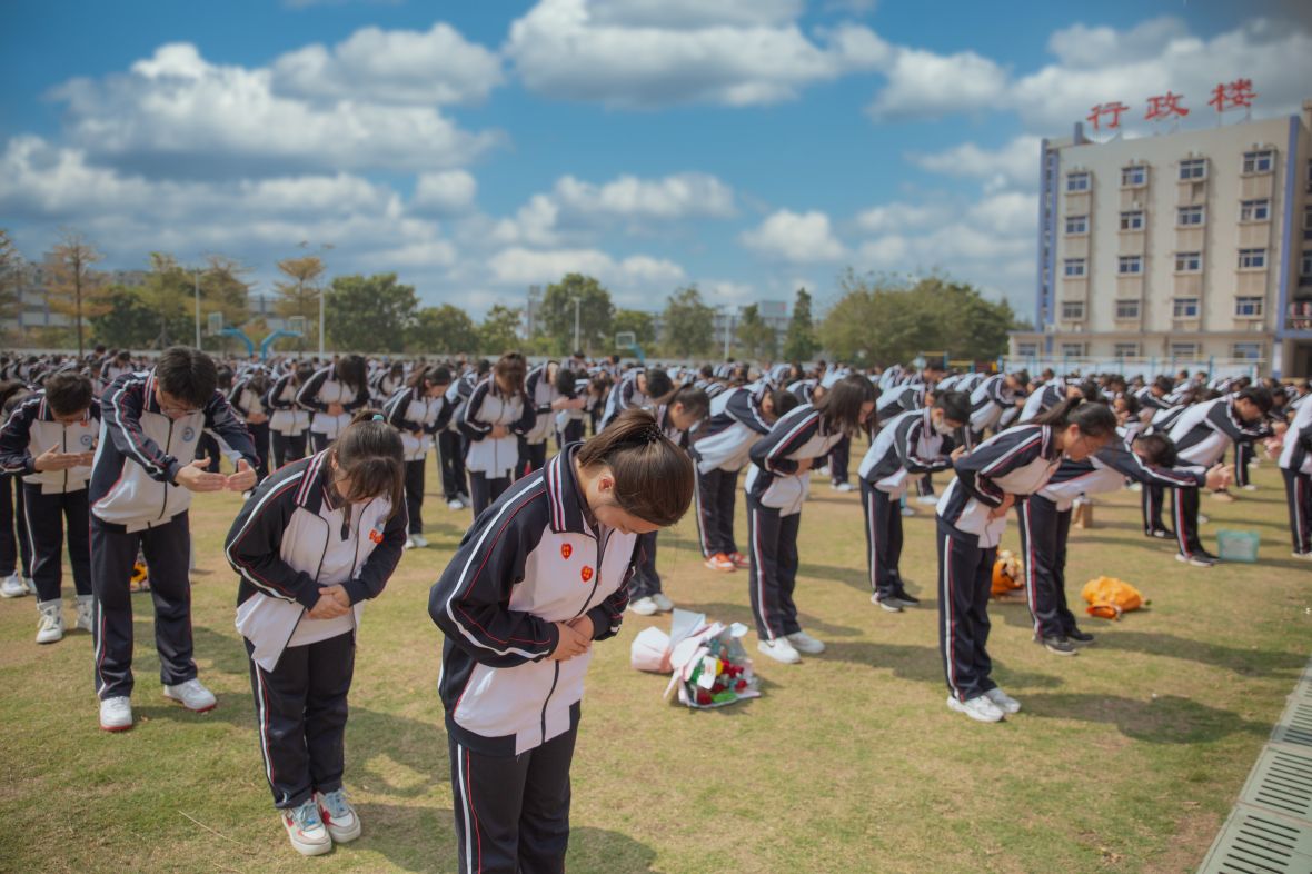 以青春的名义给梦想加油 | 新盈学校举行2022届成人礼暨高考百日冲刺誓师活动