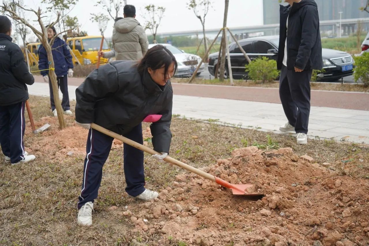 培养生态意识，传承绿色文化‖珠海新盈学校植树活动