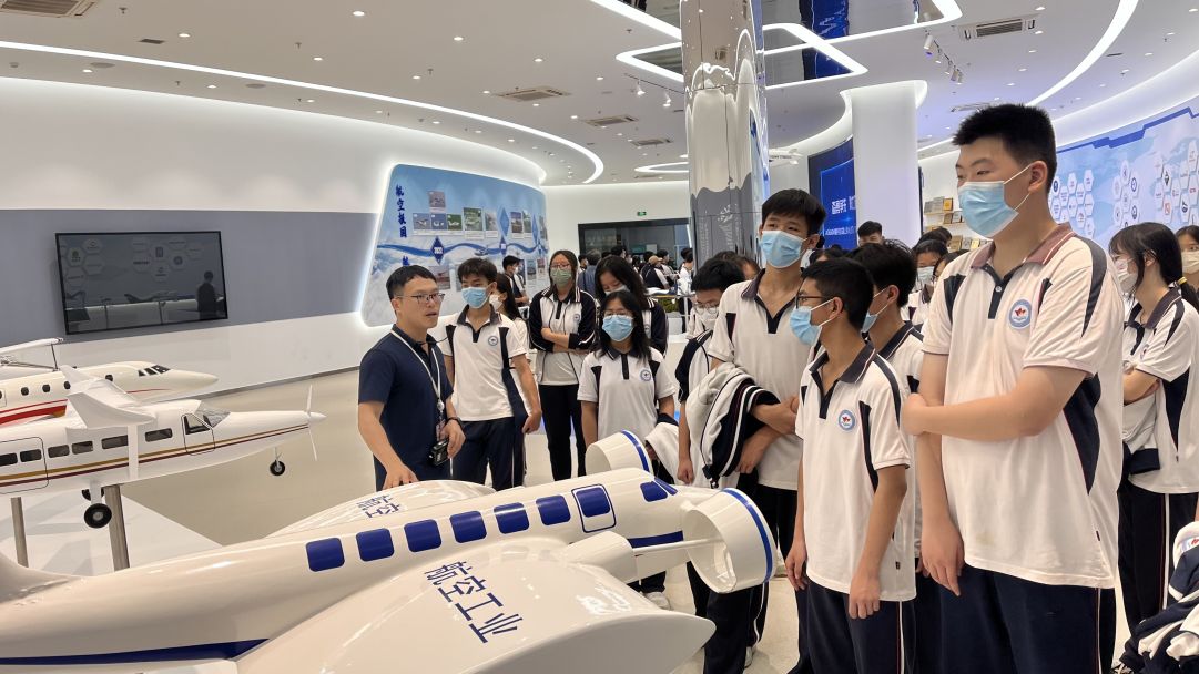 明明是学习，却玩得飞起！新盈学子工业游学，参观珠海知名企业：中航通飞+汤臣倍健