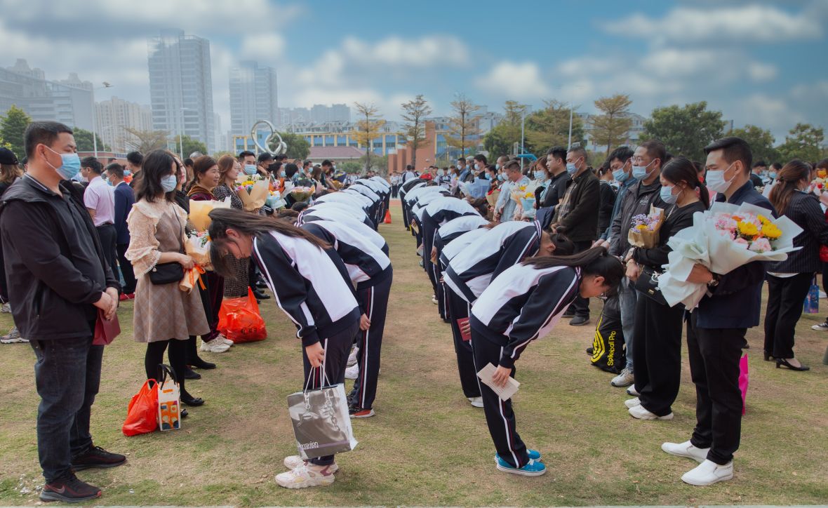 以青春的名义给梦想加油 | 新盈学校举行2022届成人礼暨高考百日冲刺誓师活动