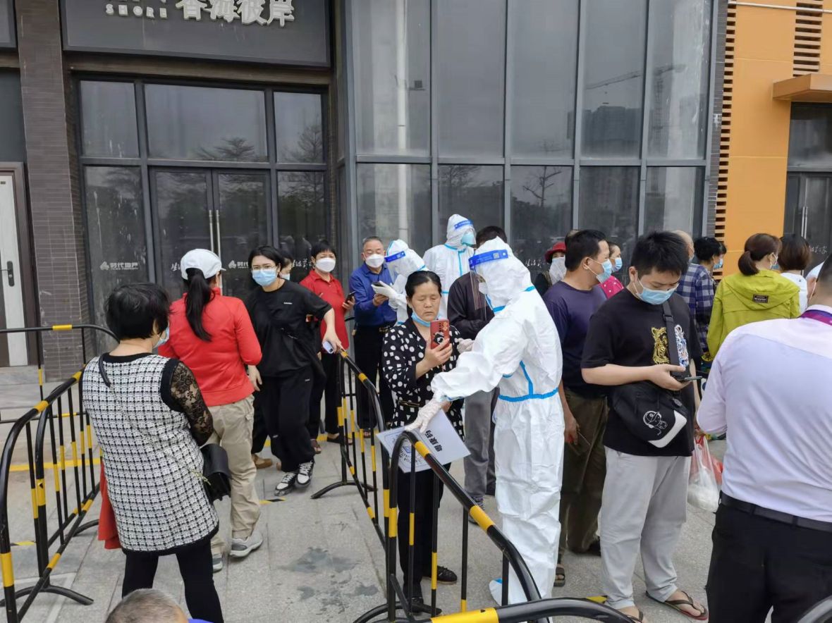 抗疫有我在｜新盈学校党支部志愿者，选择用行动温暖这座城