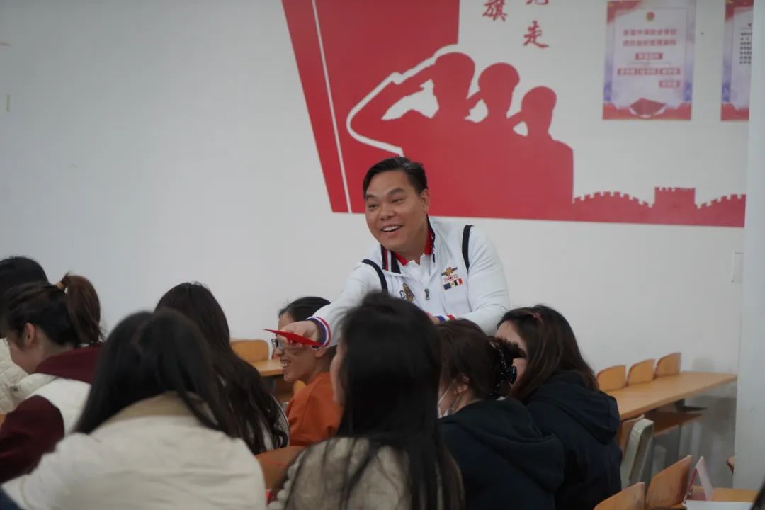 聚力启航新学期，奋楫扬帆谱华章——珠海新盈学校2025春季学期全体教职工大会