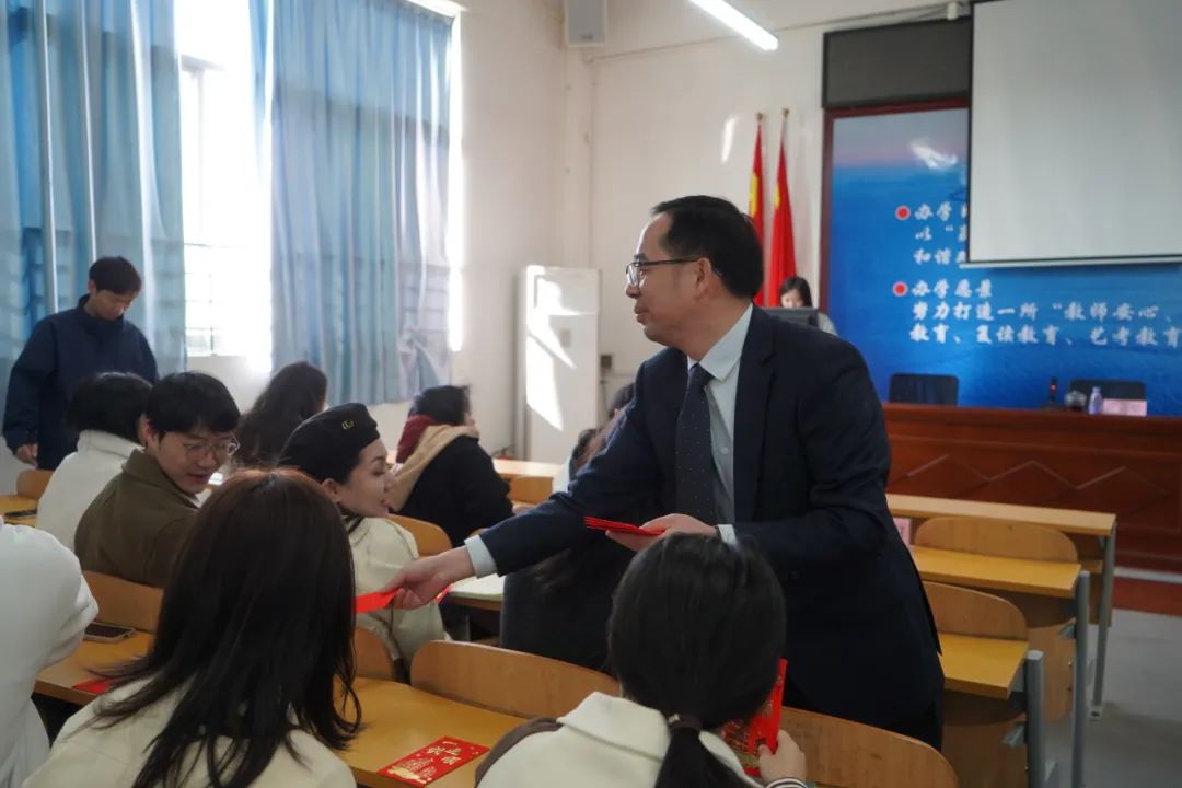 聚力启航新学期，奋楫扬帆谱华章——珠海新盈学校2025春季学期全体教职工大会