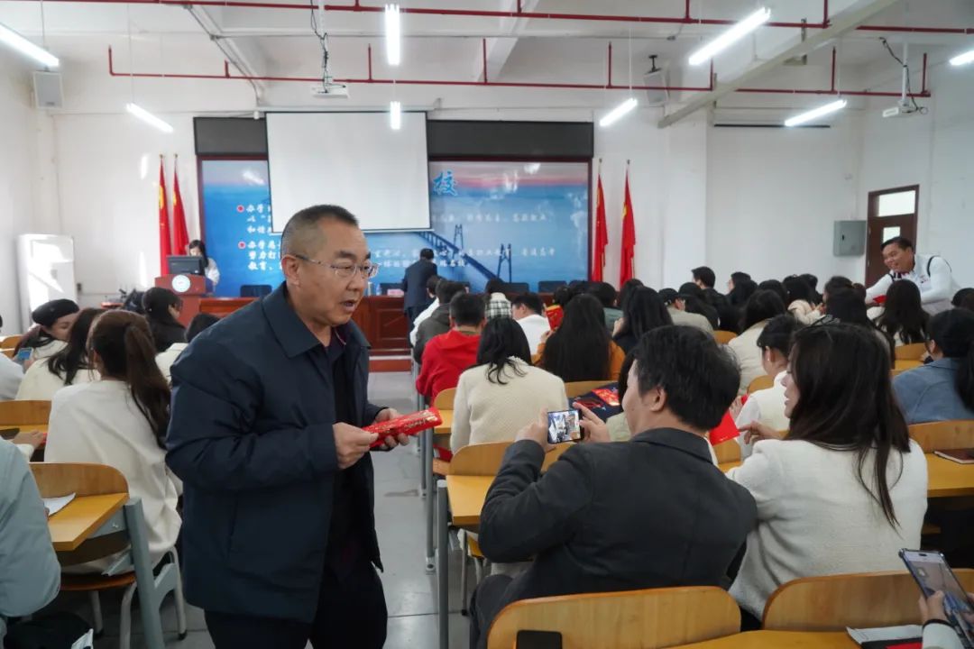 聚力启航新学期，奋楫扬帆谱华章——珠海新盈学校2025春季学期全体教职工大会